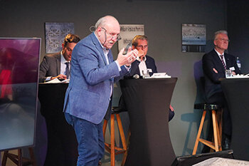 Talkrunde v.l.: Rolf Stuppardt | Prof. Dr. Andreas Beivers | Andreas Storm | Dr. Hans-Jürgen Hennes © medhochzwei